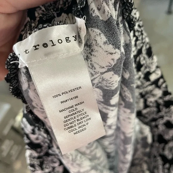 NWT Retrology Floral Black and White Midi Women's Skirt Size Medium - Picture 8 of 8